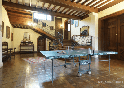 gite_chateau-de-lassus_hall-ping-pong-table